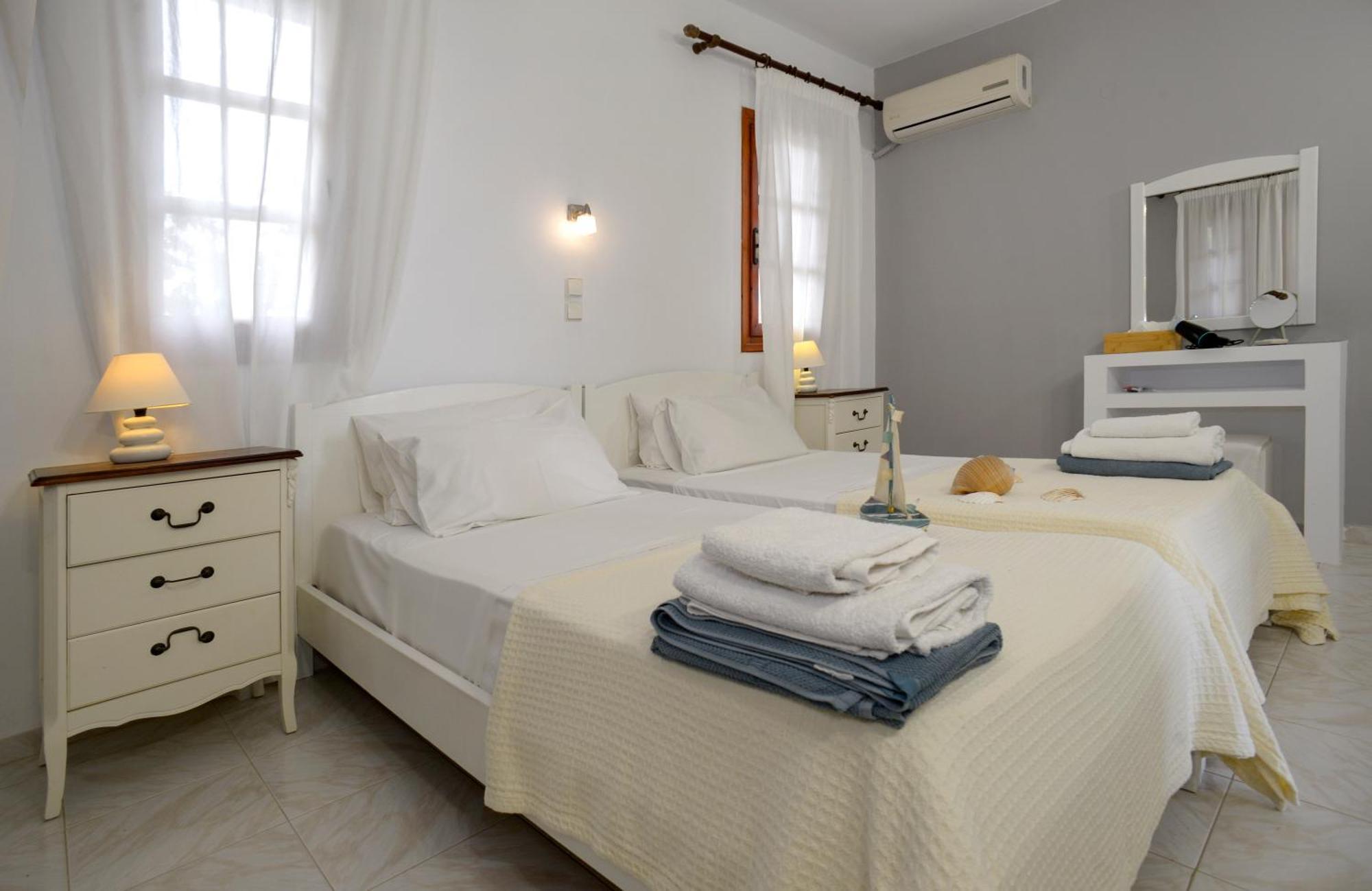 Albouro Seafront Apartments Katelios Exterior photo