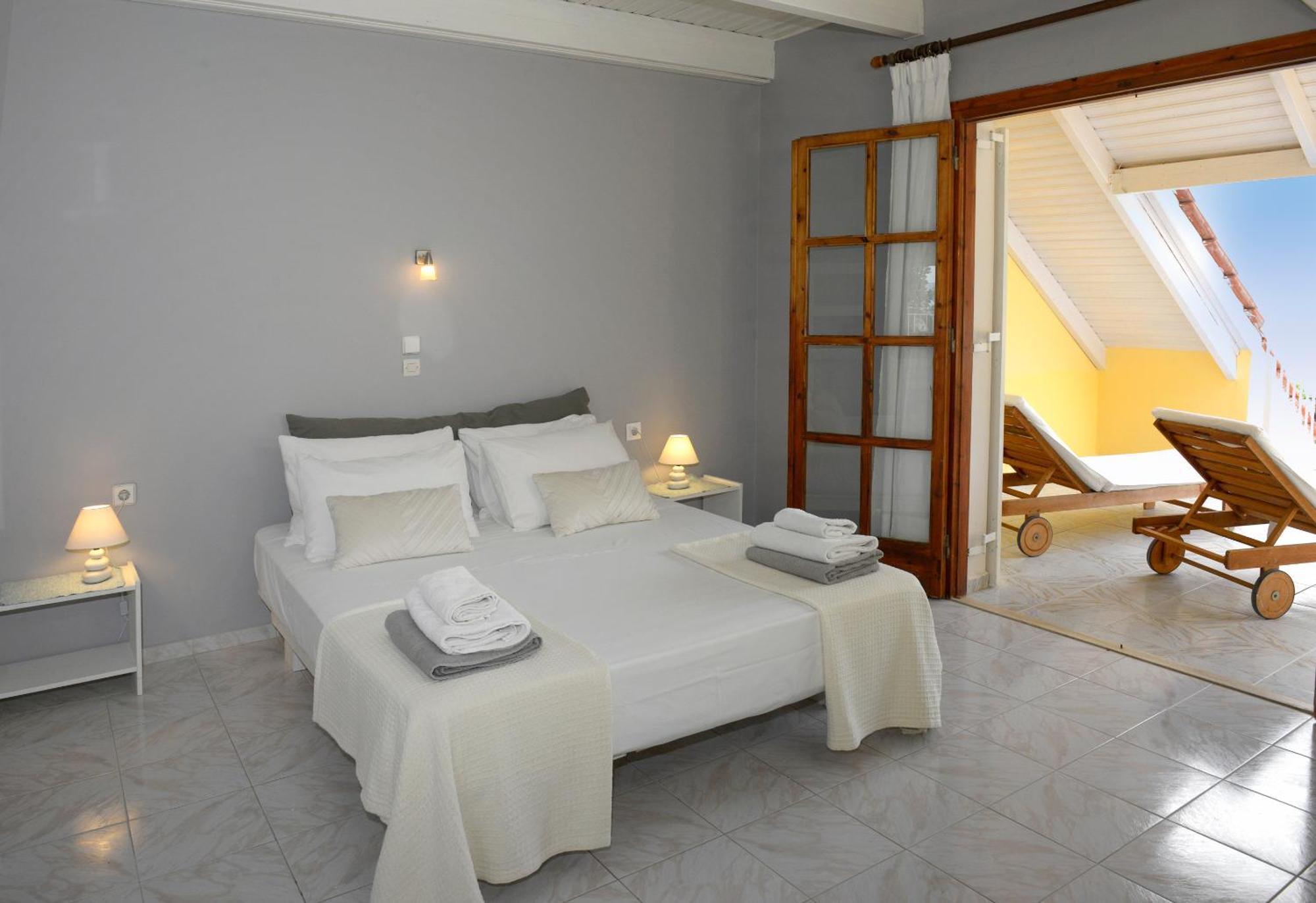Albouro Seafront Apartments Katelios Exterior photo