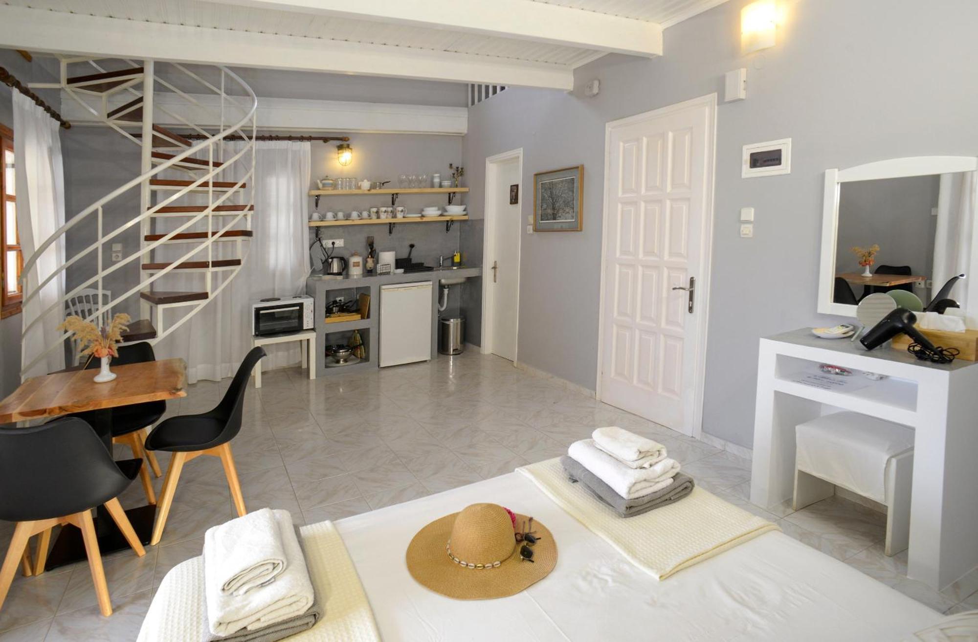 Albouro Seafront Apartments Katelios Exterior photo